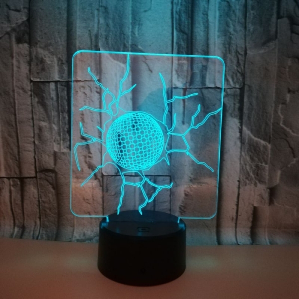 Cool Golf 3D lampe. Golfbold der sidder i krakeleret glas.