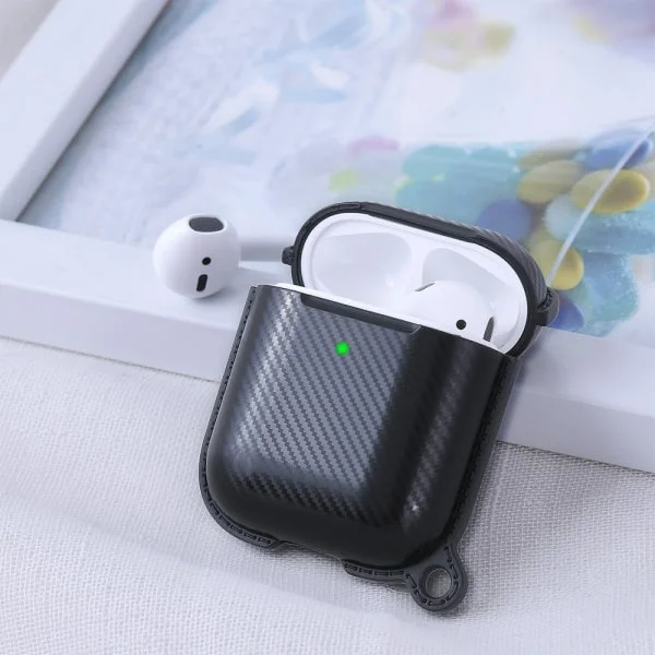 Carbon Fiber TPU beskyttelsescover til dit AirPods etui. Sort. Carbon Fiber TPU beskyttelsescover til dit AirPods etui. Sort. - Image 2
