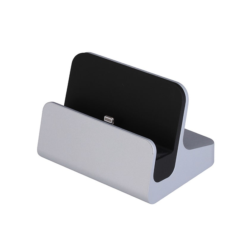 iPad Dock. Elegant Bordlader til både iPads og iPhones. Silver iPad Dock, så du kan oplade din iPad. Silver iPad Bordholder