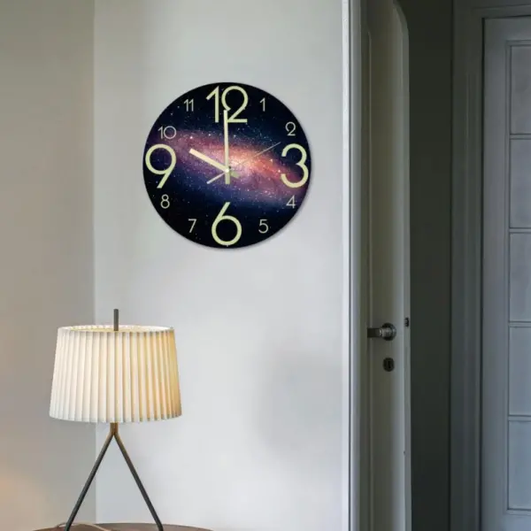 Flot selvlysende univers vægur, der er synligt både dag og nat. Galakse. - Image 7
