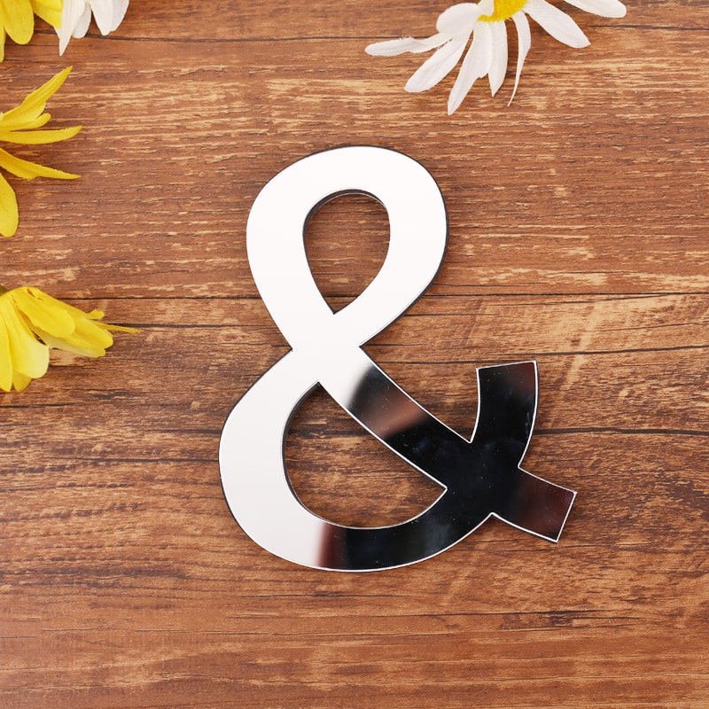 Spejl Bogstav Wallsticker. Unikke Dekorationer til Dit Hjem. Symbol: &-tegn Spejl Bogstav Wallsticker. Unik Dekoration til Dit Hjem. -&.