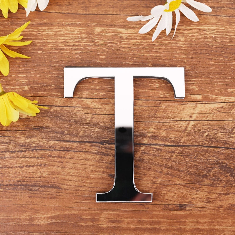Spejl Bogstav Wallsticker. Unikke Dekorationer til Dit Hjem. Bogstav: T Spejl Bogstav Wallsticker. Unik Dekoration til Dit Hjem. -T.
