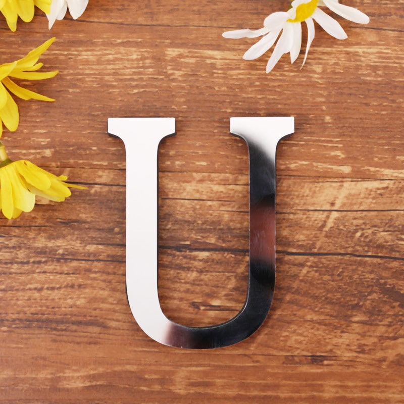 Spejl Bogstav Wallsticker. Unikke Dekorationer til Dit Hjem. Bogstav: U Spejl Bogstav Wallsticker. Unik Dekoration til Dit Hjem. -U.