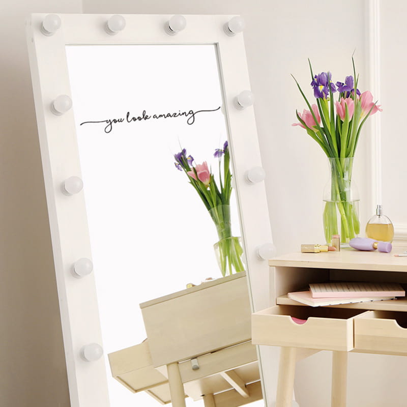 You Look Amazing wallsticker. Husk at rose dig selv og hinanden. 5x37cm You Look Amazing wallsticker. Husk at rose dig selv og hinanden. 5x37cm - Billede 4
