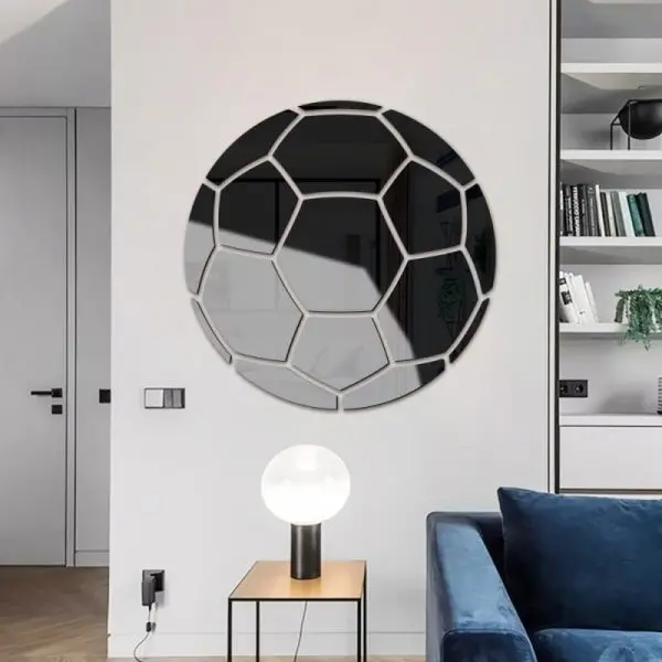 Sejt sort Fodbold spejl i klassisk design. Spejl wallsticker