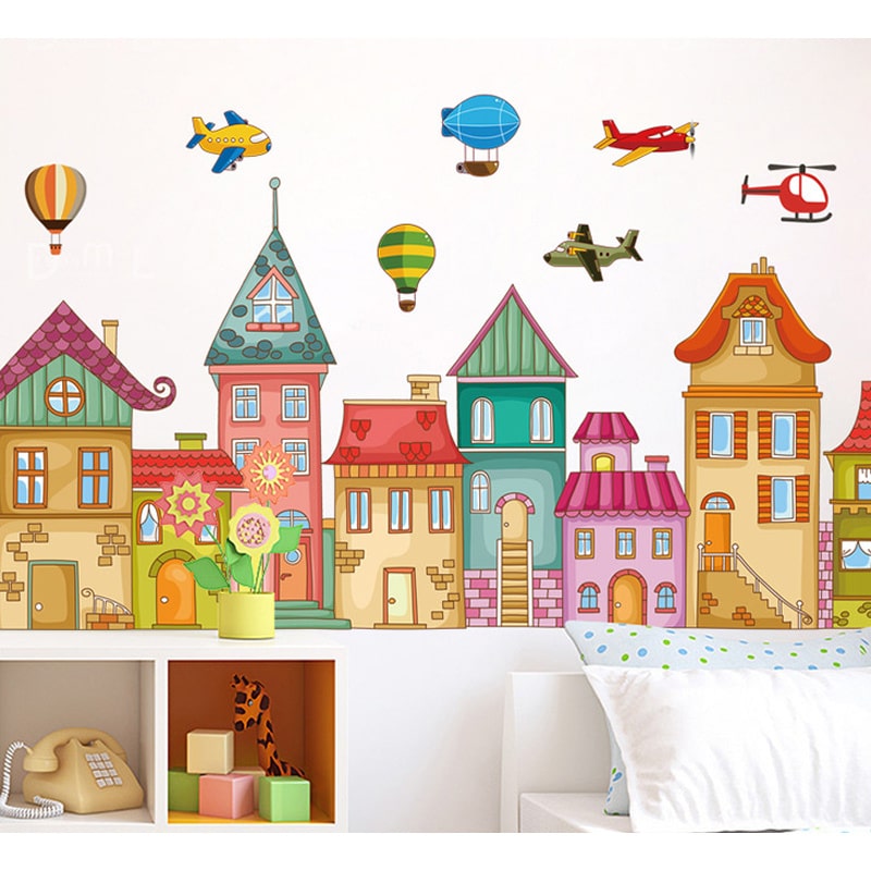Farverig wallsticker med en flot hyggelig by med huse, luftballoner, flyvere mm Farverig wallsticker med en flot hyggelig by med huse, luftballoner, flyvere mm - Image 4