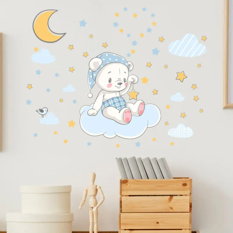 Sød selvlysende wallsticker med en lille bamse der sidder på en sky, omgivet af masser af stjerner. Sød selvlysende wallsticker med en lille bamse der sidder på en sky, omgivet af masser af stjerner. - Image 4