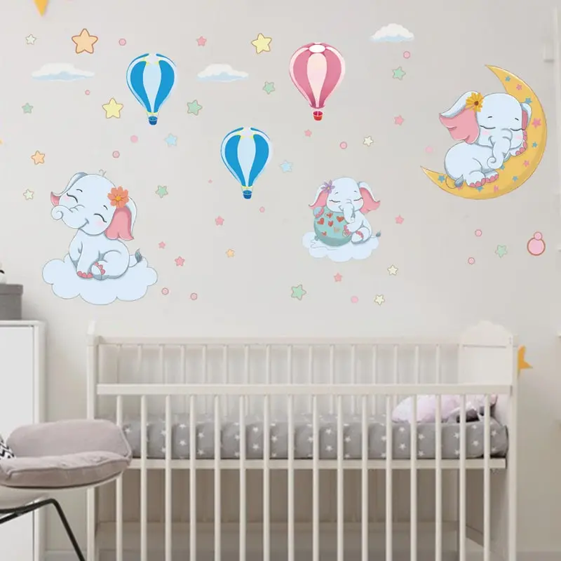 Sød selvlysende wallsticker med tre små elefant unger blandt luftballoner og stjerner. Sød selvlysende wallsticker med tre små elefant unger blandt luftballoner og stjerner. - Image 2