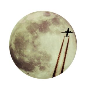 Stor selvlysende måne wallsticker med en sej flyvemaskine