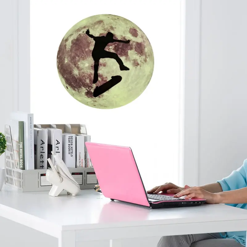 Stor selvlysende måne wallsticker. 30 cm. Tricks på skateboard. Stor selvlysende måne wallsticker. 30 cm. Tricks på skateboard. - Image 4