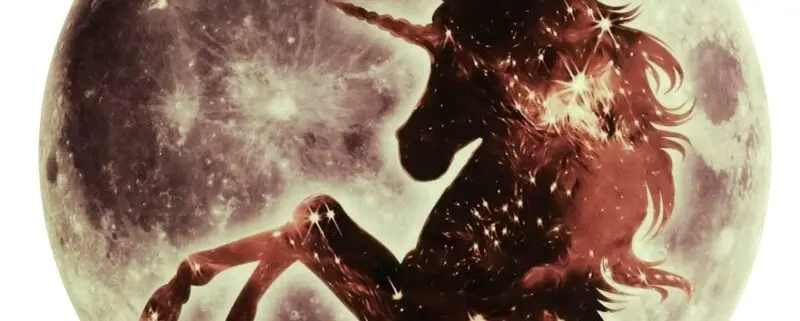 Selvlysende måne wallsticker med en stejlende Enhjørning foran månen