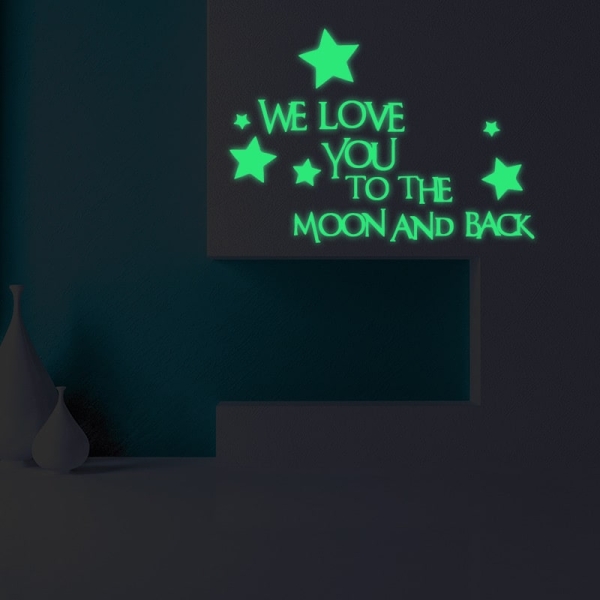 Selvlysende wallsticker. We love you to the moon and back.